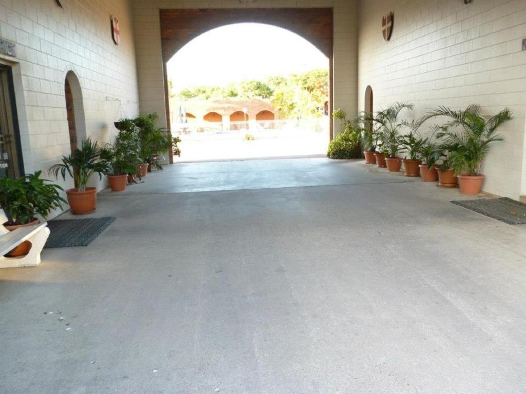 Castle Motor Lodge Bowen Exterior foto